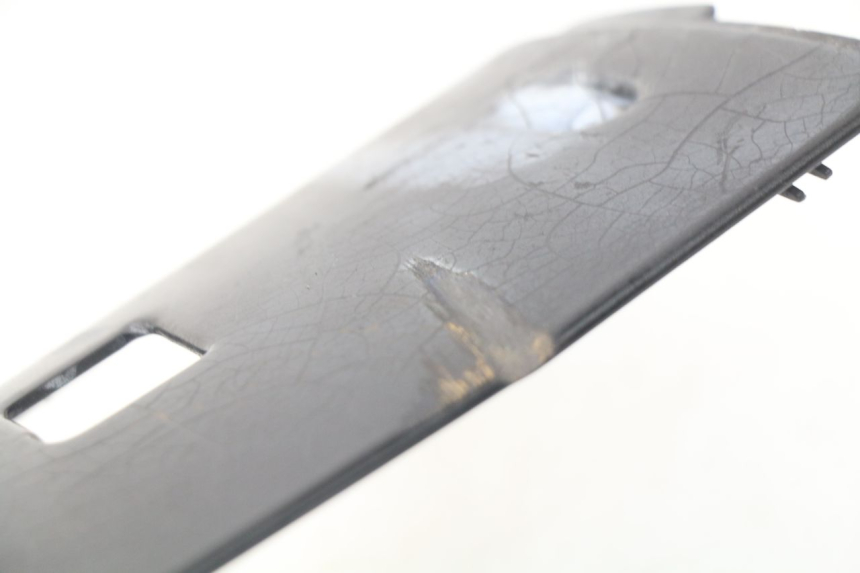 photo de BAS DE CAISSE GAUCHE YAMAHA YP MAJESTY 125 (1998 - 2001)