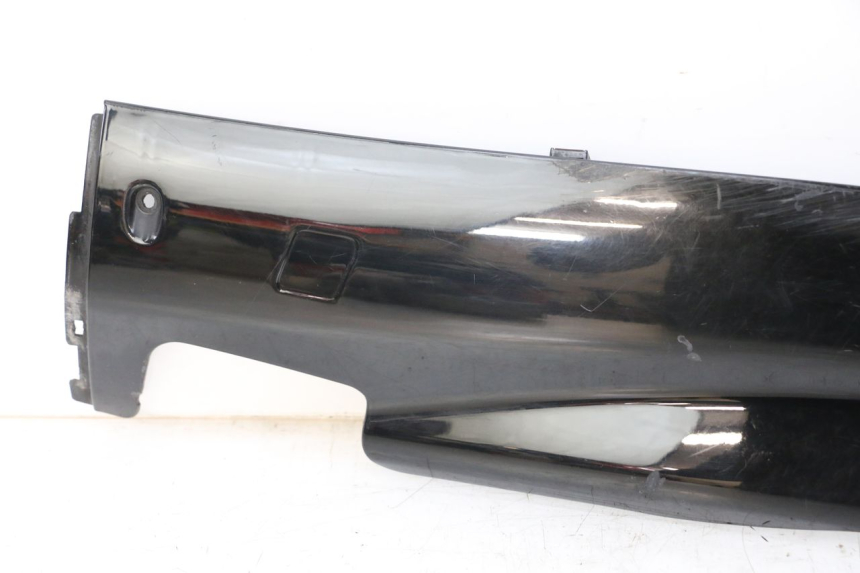 photo de BAS DE CAISSE GAUCHE YAMAHA YP MAJESTY 125 (2007 - 2010) - Gros plan technique