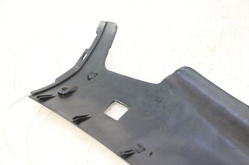 photo de BAS DE CAISSE GAUCHE YAMAHA YP MAJESTY 125 (1998 - 2001) - Autre angle de vue