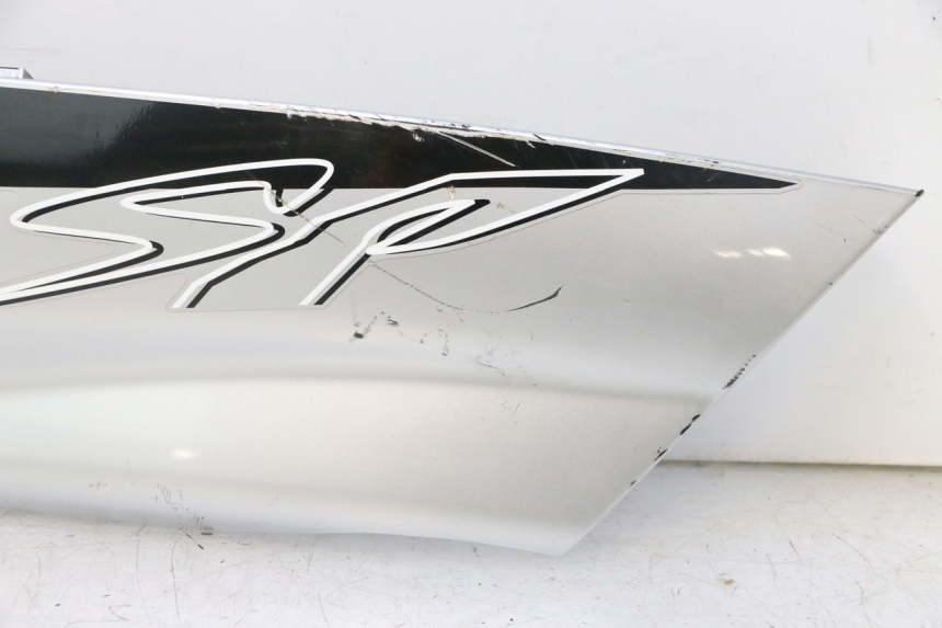 photo de BAS DE CAISSE GAUCHE YAMAHA YP MAJESTY 125 (2002 - 2006) - Détail de la pièce