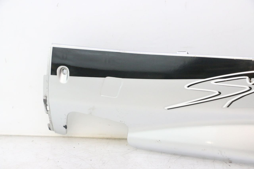 photo de BAS DE CAISSE GAUCHE YAMAHA YP MAJESTY 125 (2002 - 2006) - Zoom état d’usage
