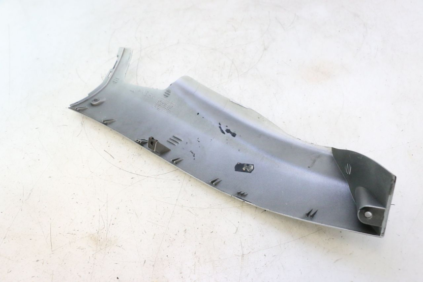 photo de BAS DE CAISSE GAUCHE YAMAHA YP MAJESTY 125 (2002 - 2006) - Autre angle de vue