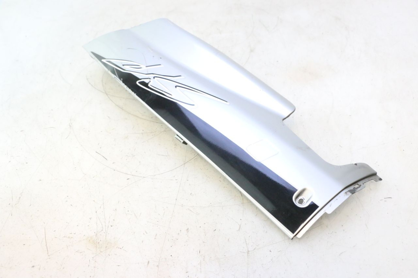 photo de BAS DE CAISSE GAUCHE YAMAHA YP MAJESTY 125 (2002 - 2006) - Vue d’ensemble