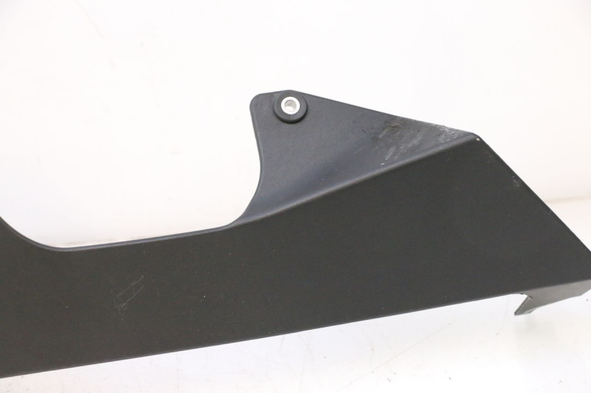 photo de BAS DE CAISSE GAUCHE YAMAHA YZF R6 600 (2008 - 2009) - Détail de la pièce