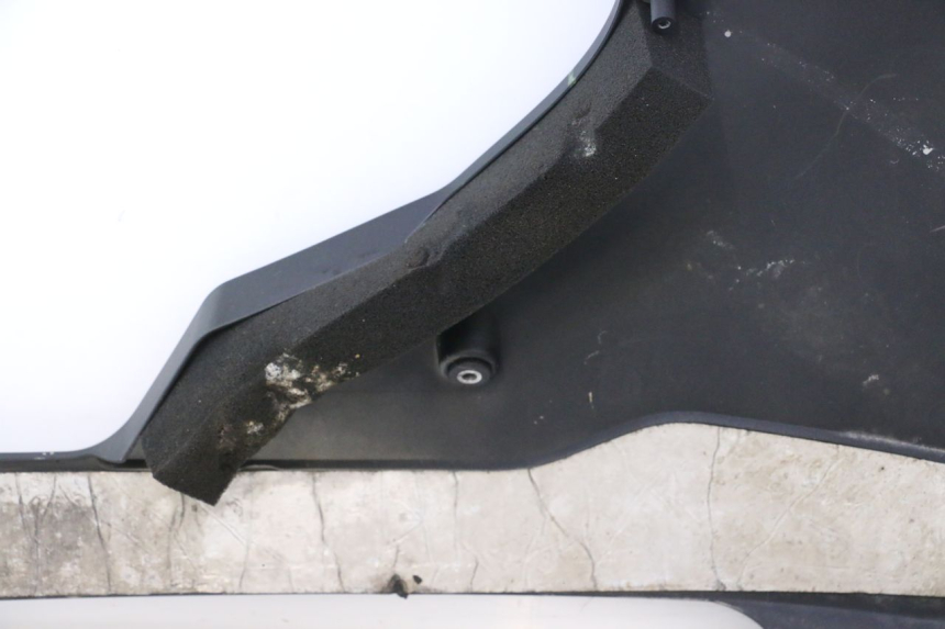 photo de BAS DE CAISSE GAUCHE YAMAHA YZF R6 600 (2008 - 2009) - Marquages et références