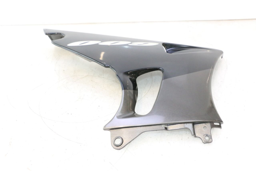 photo de BAS DE CAISSE GAUCHE KAWASAKI ZZR 600 (1995 - 2004) - Gros plan technique