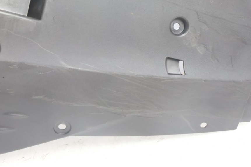 photo de BAS DE CAISSE YAMAHA N-MAX NMAX 125 (2021 - 2024) - Gros plan technique