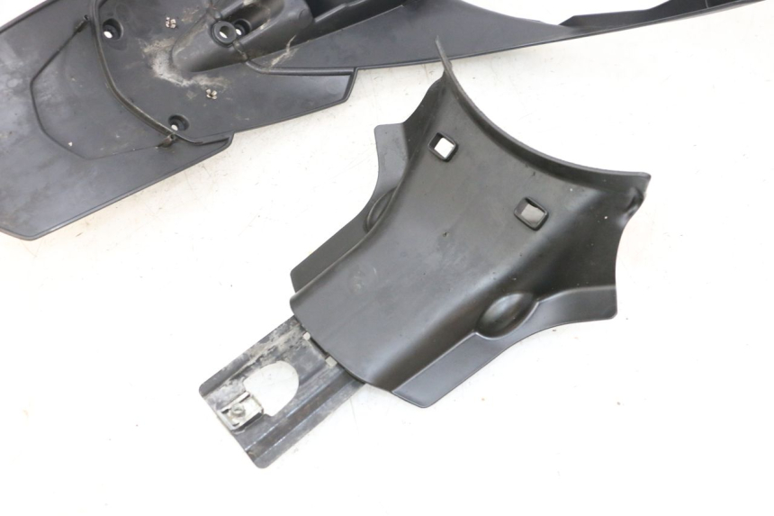 photo de BAVETTE ARRIERE PIAGGIO MP3 HPE 300 (2019 - 2026) - Autre angle de vue