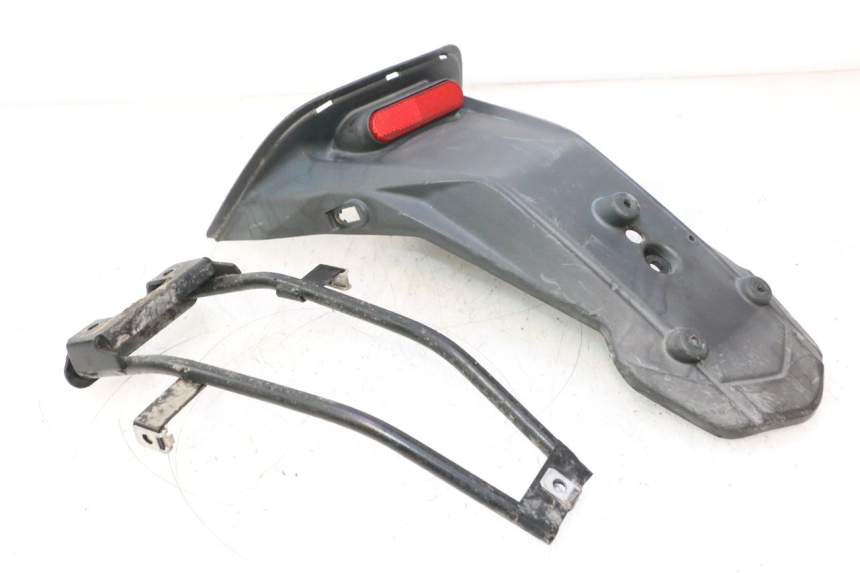 photo de BAVETTE ARRIERE APRILIA SR 2T 50 (2012 - 2017) - Points de fixation