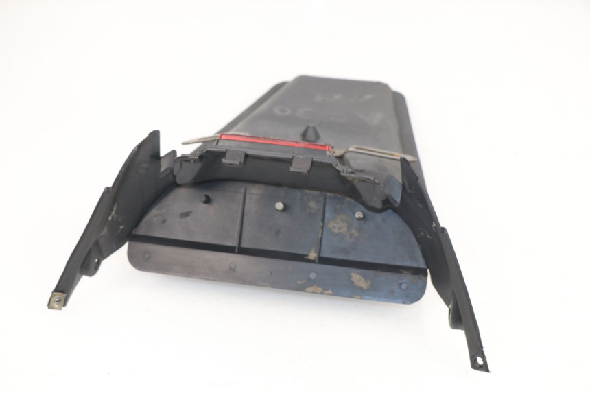 photo de BAVETTE ARRIERE PEUGEOT SUM UP 125 (2008 - 2013) - Autre angle de vue