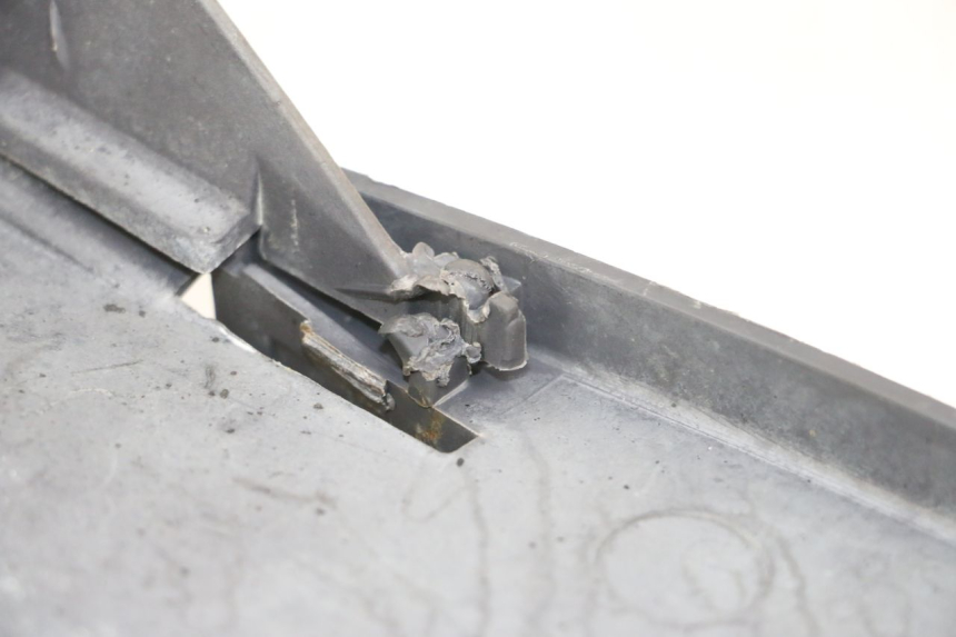 photo de BAVETTE ARRIERE PEUGEOT VIVACITY 100 (1999 - 2008) - Vue d’ensemble