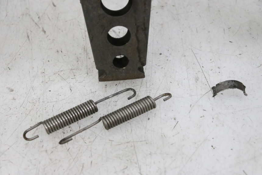 photo de BEQUILLE CENTRALE BMW C1 125 (2000 - 2003) - Points de fixation
