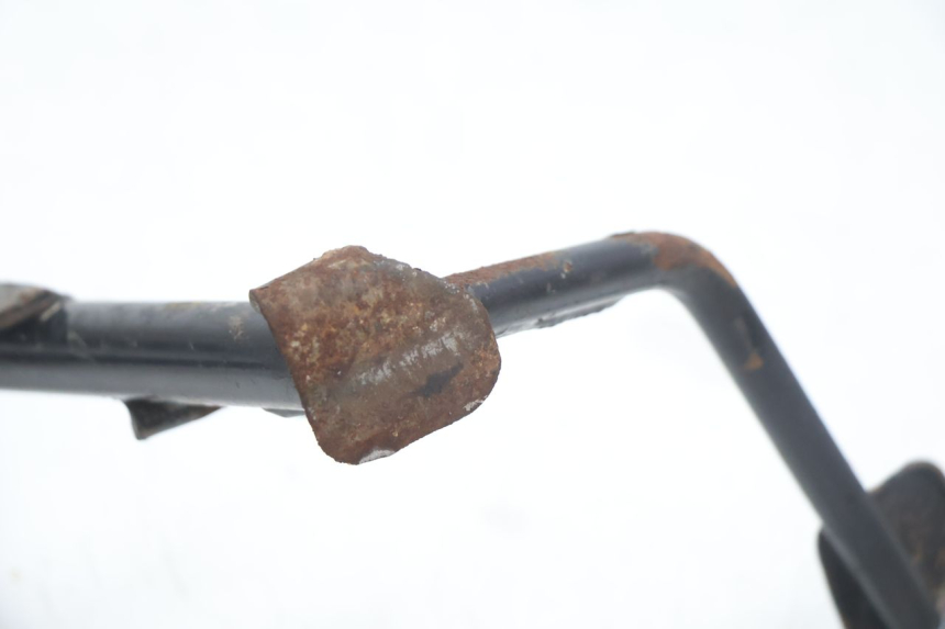 photo de BEQUILLE CENTRALE KEEWAY F-ACT NAKED 50 (2009 - 2014) - Gros plan technique