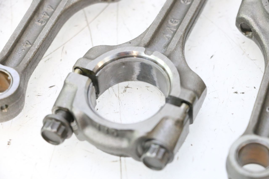 photo de BIELLE SUZUKI GSR 600 (2005 - 2012) - Détails caractéristiques