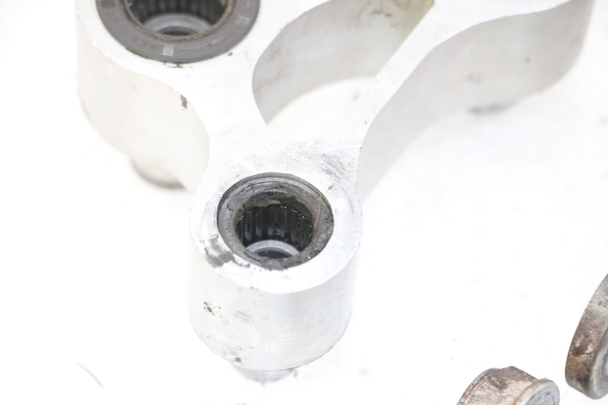 photo de BIELLETTE AMORTISSEUR HONDA CR 85 (2003 - 2007) - Gros plan technique