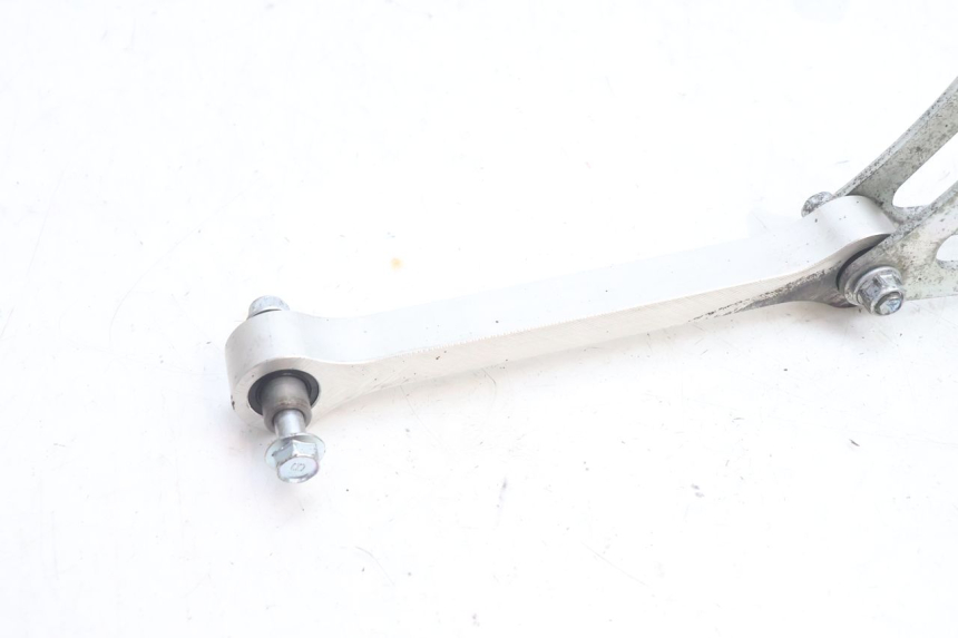 photo de BIELLETTE AMORTISSEUR YAMAHA FZ8 800 (2010 - 2016) - Gros plan technique