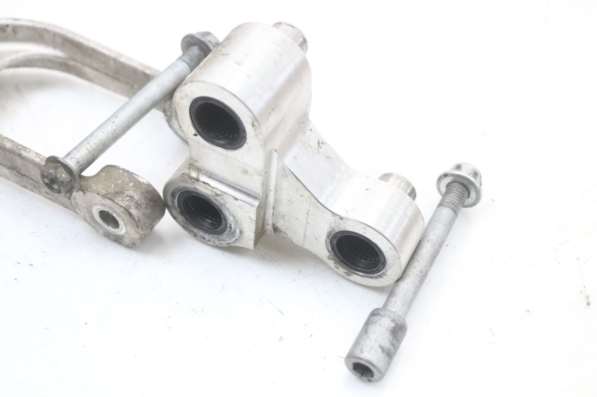 photo de BIELLETTE AMORTISSEUR MOTO GUZZI NORGE 8V GT 1200 (2011 - 2016) - Gros plan technique