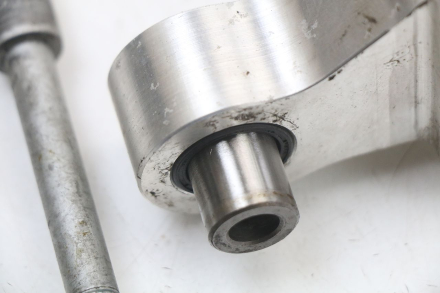 photo de BIELLETTE AMORTISSEUR MOTO GUZZI NORGE 8V GT 1200 (2011 - 2016) - État de surface