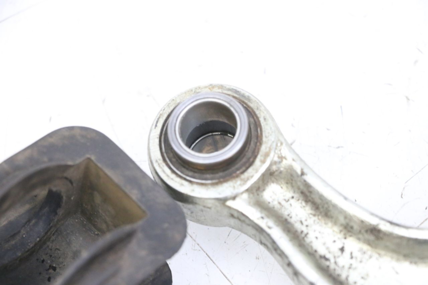 photo de BIELLETTE AMORTISSEUR YAMAHA TTR 125 (2000 - 2020) - Gros plan technique