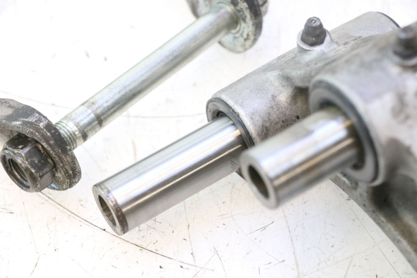 photo de BIELLETTE AMORTISSEUR KAWASAKI ZZR 600 (1995 - 2004) - Autre angle de vue