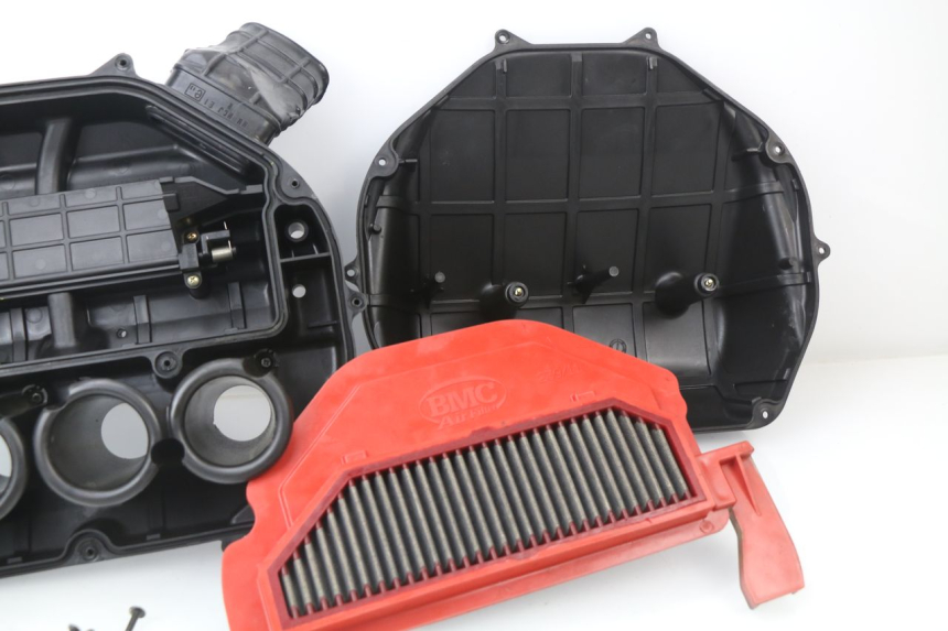 photo de BOITE A AIR HONDA CBR 929 RR FIREBLADE 900 (2000 - 2001) - Détail de la pièce