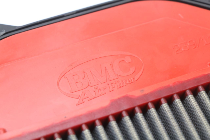 photo de BOITE A AIR HONDA CBR 929 RR FIREBLADE 900 (2000 - 2001) - Points de fixation