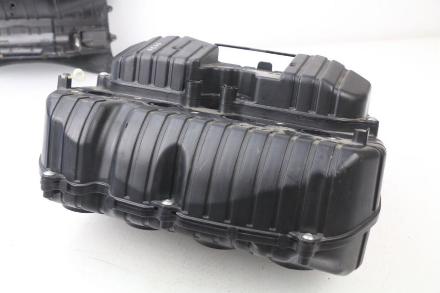 photo de BOITE A AIR HONDA CBR RR FIREBLADE 1000 (2006 - 2007) - Autre angle de vue