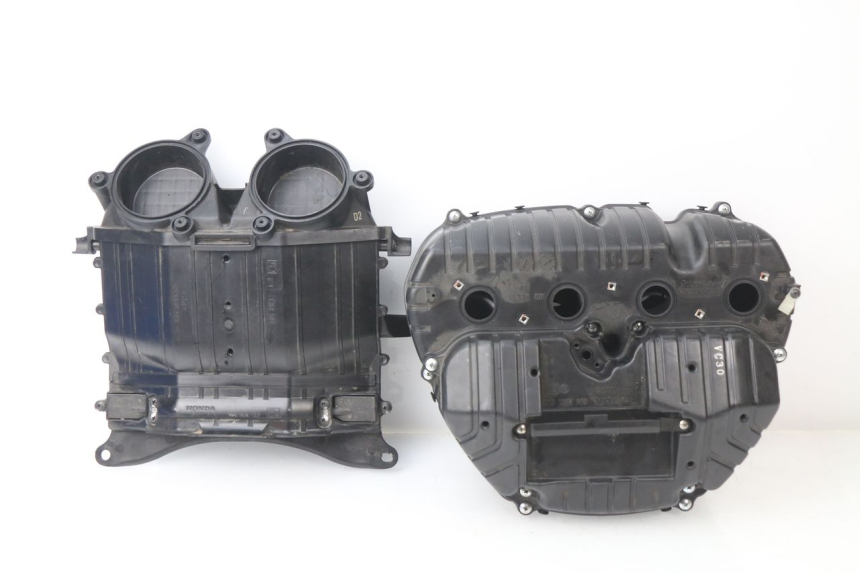 photo de BOITE A AIR HONDA CBR RR FIREBLADE 1000 (2006 - 2007) - Gros plan technique