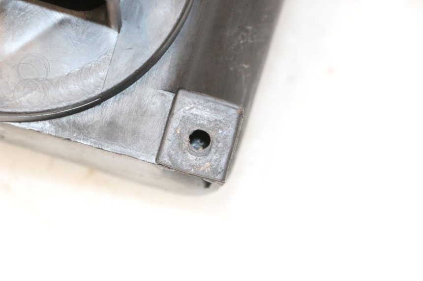 photo de BOITE A AIR SUZUKI DR S 600 (1985 - 1989) - Gros plan technique