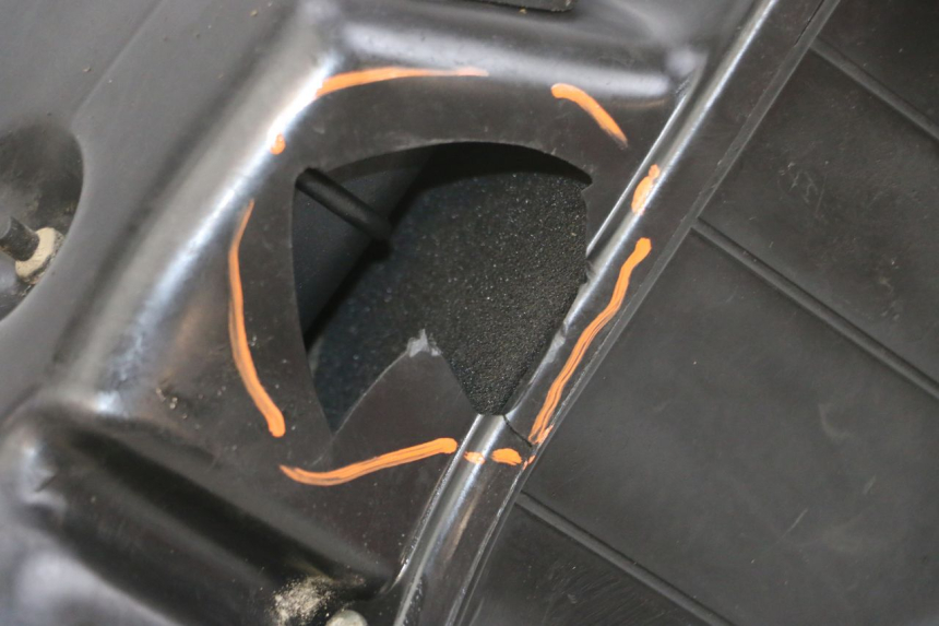 photo de BOITE A AIR YAMAHA TZR 50 (2008 - 2016) - Points de fixation