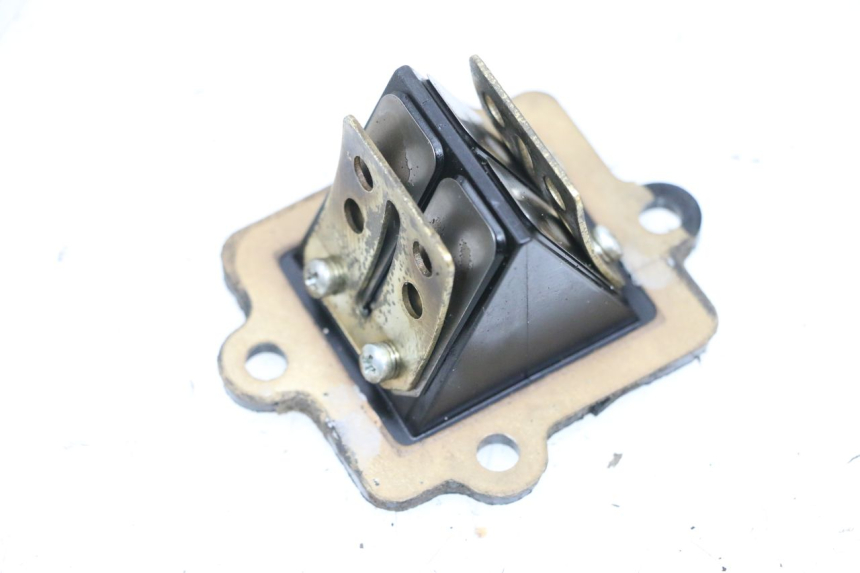 photo de BOITE A CLAPETS YAMAHA NEO'S NEOS 2T 50 (1998 - 2007) - Gros plan technique