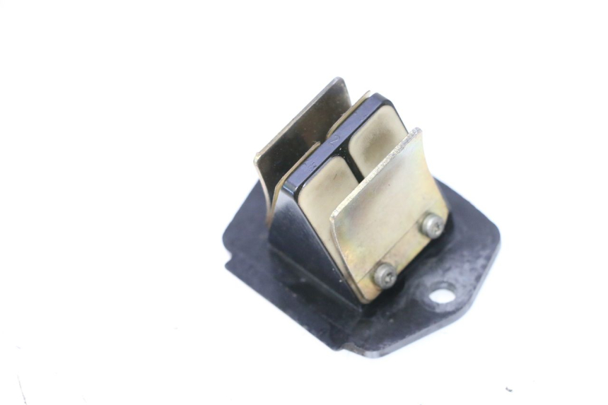 photo de BOITE A CLAPETS PIAGGIO TYPHOON 50 (2000 - 2009) - Autre angle de vue