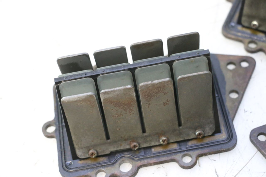 photo de BOITE A CLAPETS YAMAHA WAVE RUNNER GP R 1200 (2000 - 2003) - Inspection visuelle