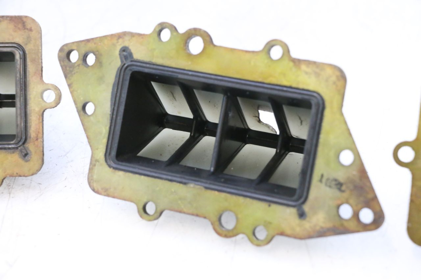 photo de BOITE A CLAPETS YAMAHA WAVE RUNNER GP R 1200 (2000 - 2003) - Autre angle de vue