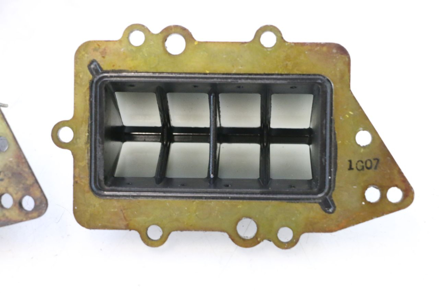 photo de BOITE A CLAPETS YAMAHA WAVE RUNNER GP R 1200 (2000 - 2003) - Gros plan technique