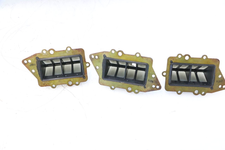 photo de BOITE A CLAPETS YAMAHA WAVE RUNNER GP R 1200 (2000 - 2003) - Vue d’ensemble