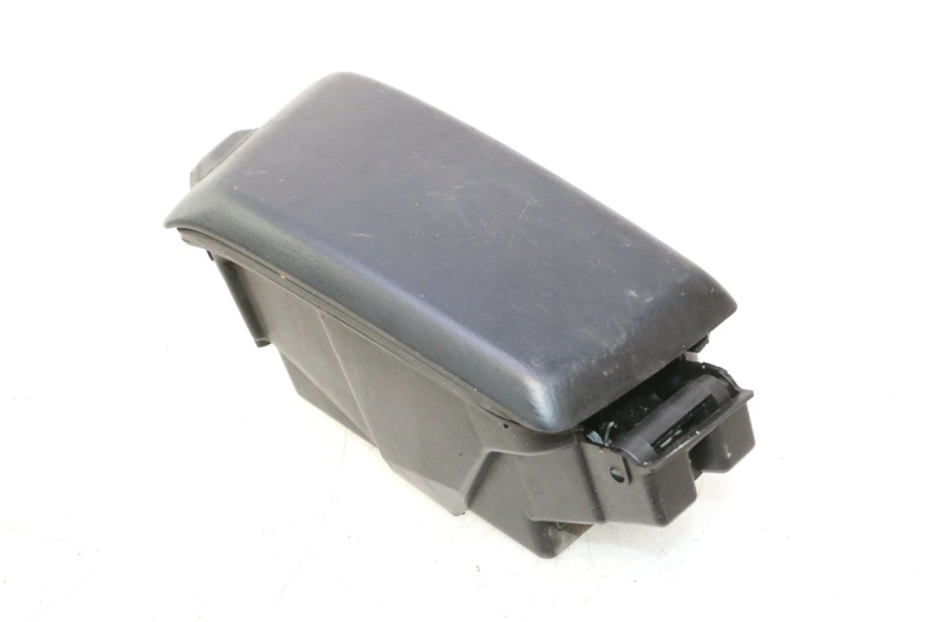 photo de BOITE A GANTS HONDA FJS SILVER WING SILVERWING 400 (2005 - 2008) - Gros plan technique