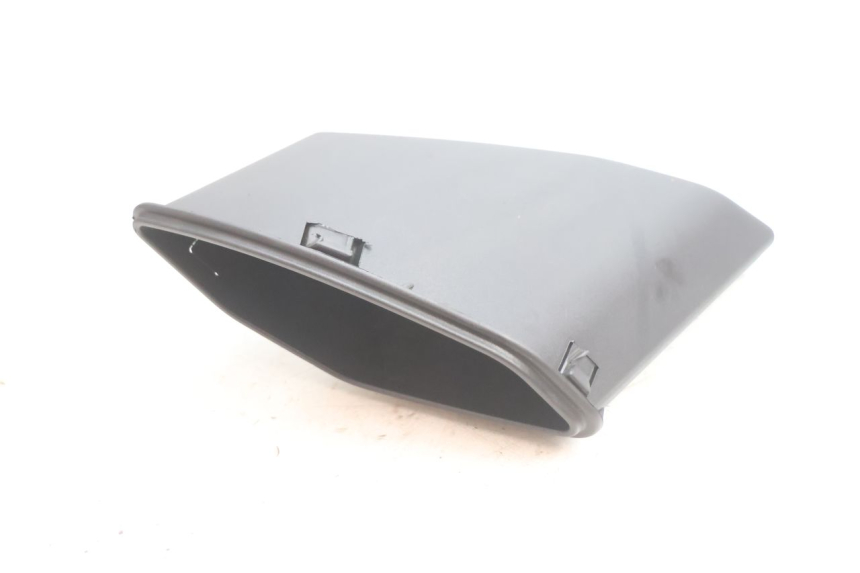 photo de BOITE A GANTS PIAGGIO X9 EVOLUTION 125 (2003 - 2007) - Gros plan technique