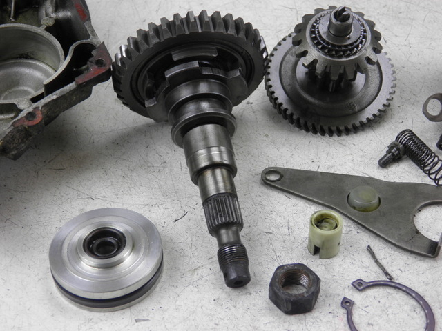 photo de BOITE DE VITESSE PIAGGIO VESPA PK 80 (1983 - 1996) - Gros plan technique