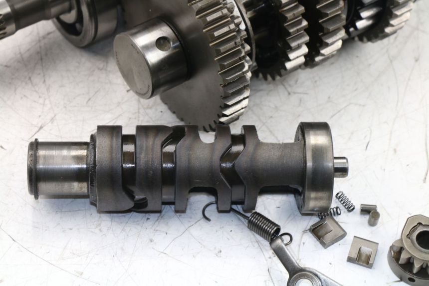 photo de BOITE DE VITESSE SUZUKI GSF N BANDIT 650 (2005 - 2006) - Zoom état d’usage