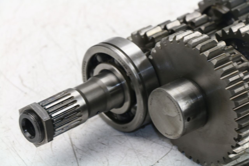 photo de BOITE DE VITESSE SUZUKI GSF N BANDIT 650 (2005 - 2006) - Gros plan technique