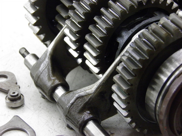 photo de BOITE DE VITESSE YAMAHA TDM 900 (2004 - 2006) - Gros plan technique