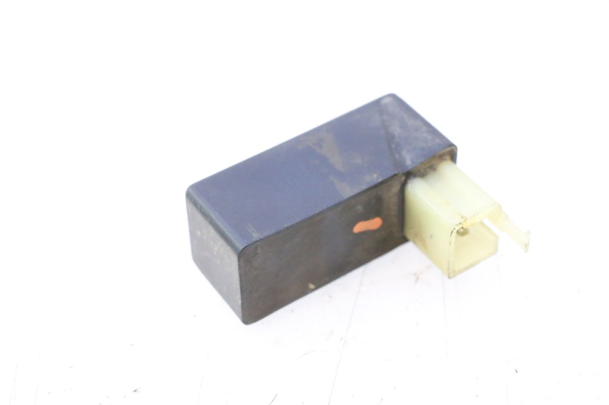 photo de BOITIER CDI PEUGEOT 103 SPX CLIP 50 (1989 - 1992) - Gros plan technique
