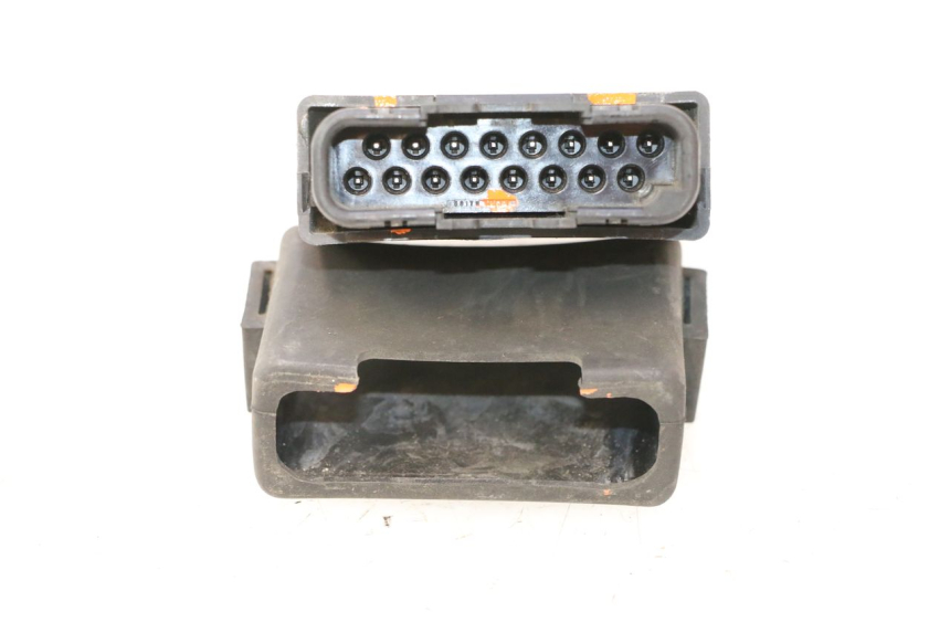 photo de BOITIER CDI HONDA ST PAN EUROPEAN 1100 (1990 - 2002) - Gros plan technique