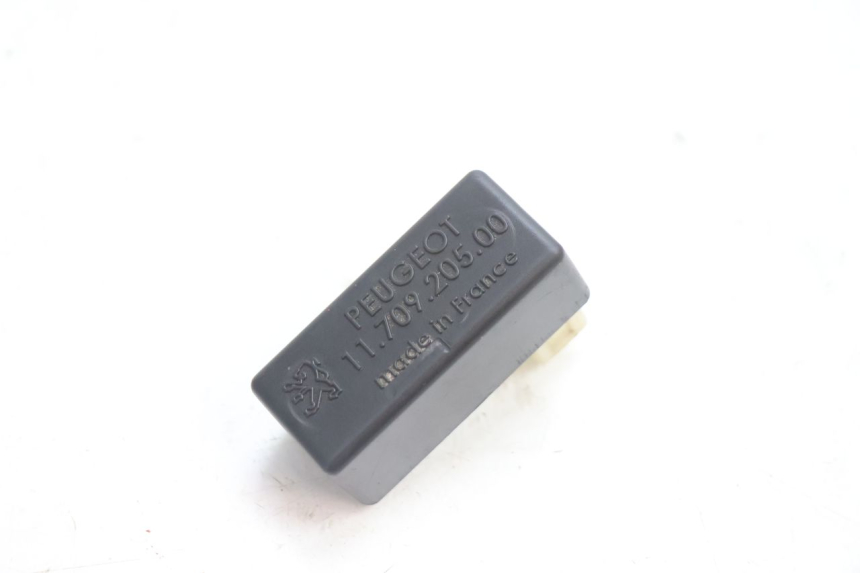 photo de BOITIER CDI PEUGEOT TREKKER 50 (1995 - 2004) - Autre angle de vue