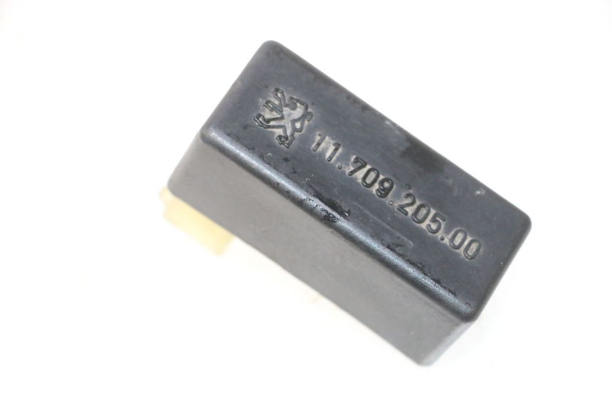 photo de BOITIER CDI PEUGEOT TREKKER 50 (1995 - 2004) - Vue principale