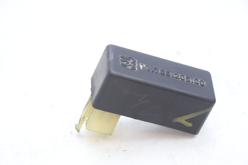 photo de BOITIER CDI PEUGEOT VIVACITY 50 (2004 - 2009) - Autre angle de vue