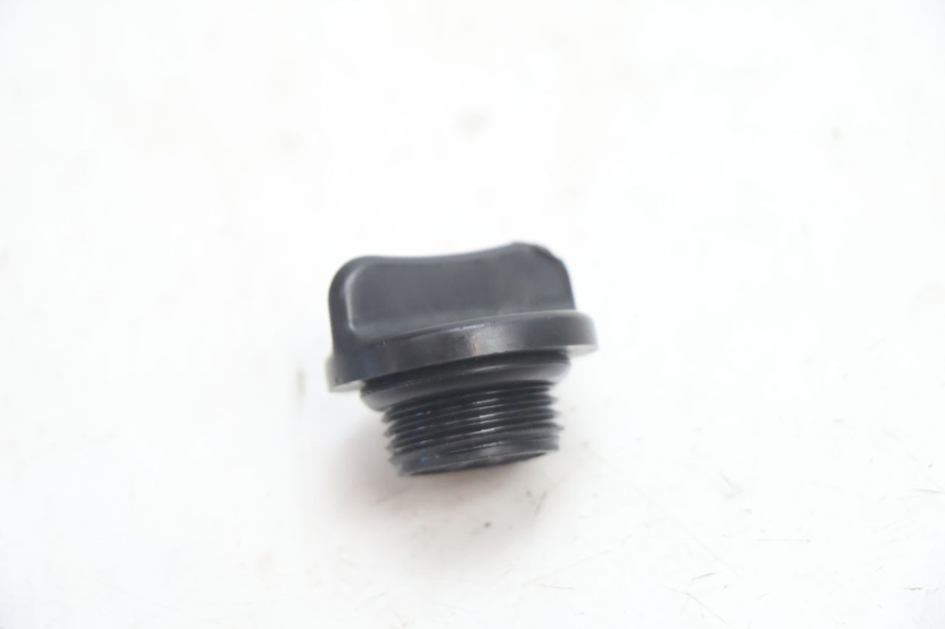 photo de BOUCHON CARTER HUILE SUZUKI GSR 600 (2005 - 2012) - Zoom état d’usage