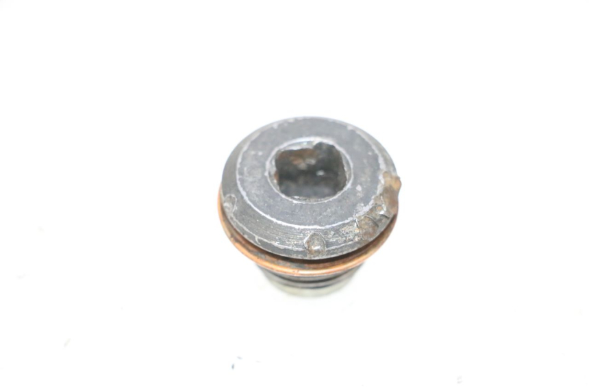 photo de BOUCHON CARTER HUILE PEUGEOT SATELIS COMPRESSOR K15 125 (2006 - 2009) - Autre angle de vue