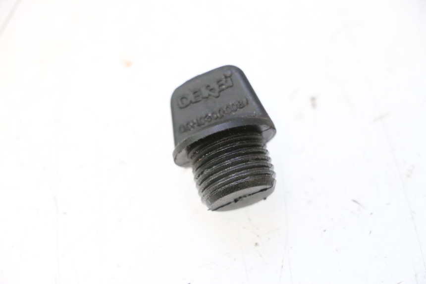 photo de BOUCHON CARTER HUILE DERBI SENDA 50 (2003 - 2005) - Zoom état d’usage
